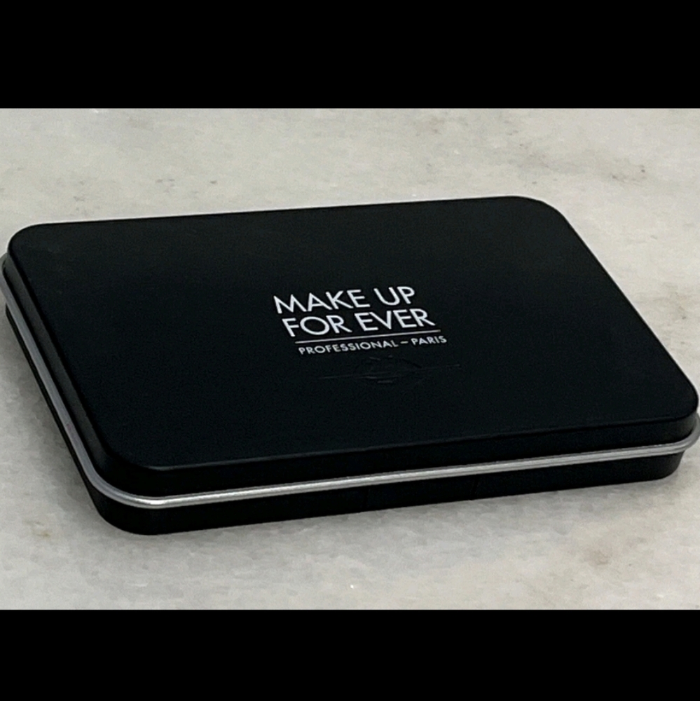 Make Up For Ever Matte Velvet Skin Blurring Powder In R520